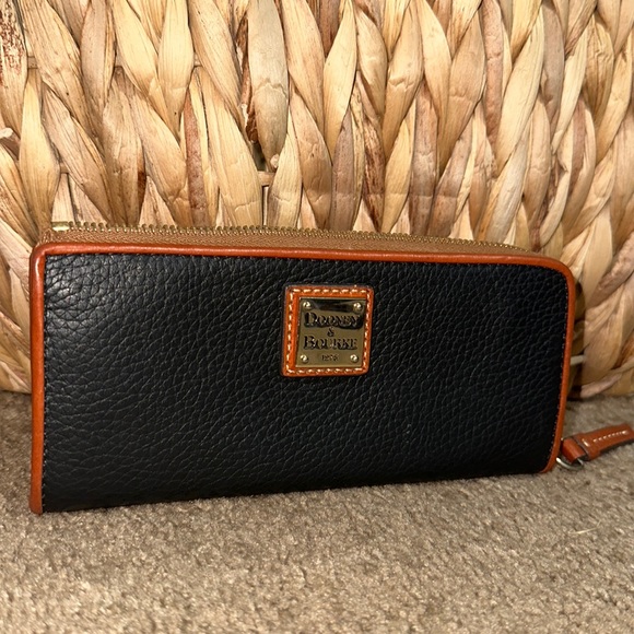Dooney & Burke - Black Wallet - Picture 1 of 8